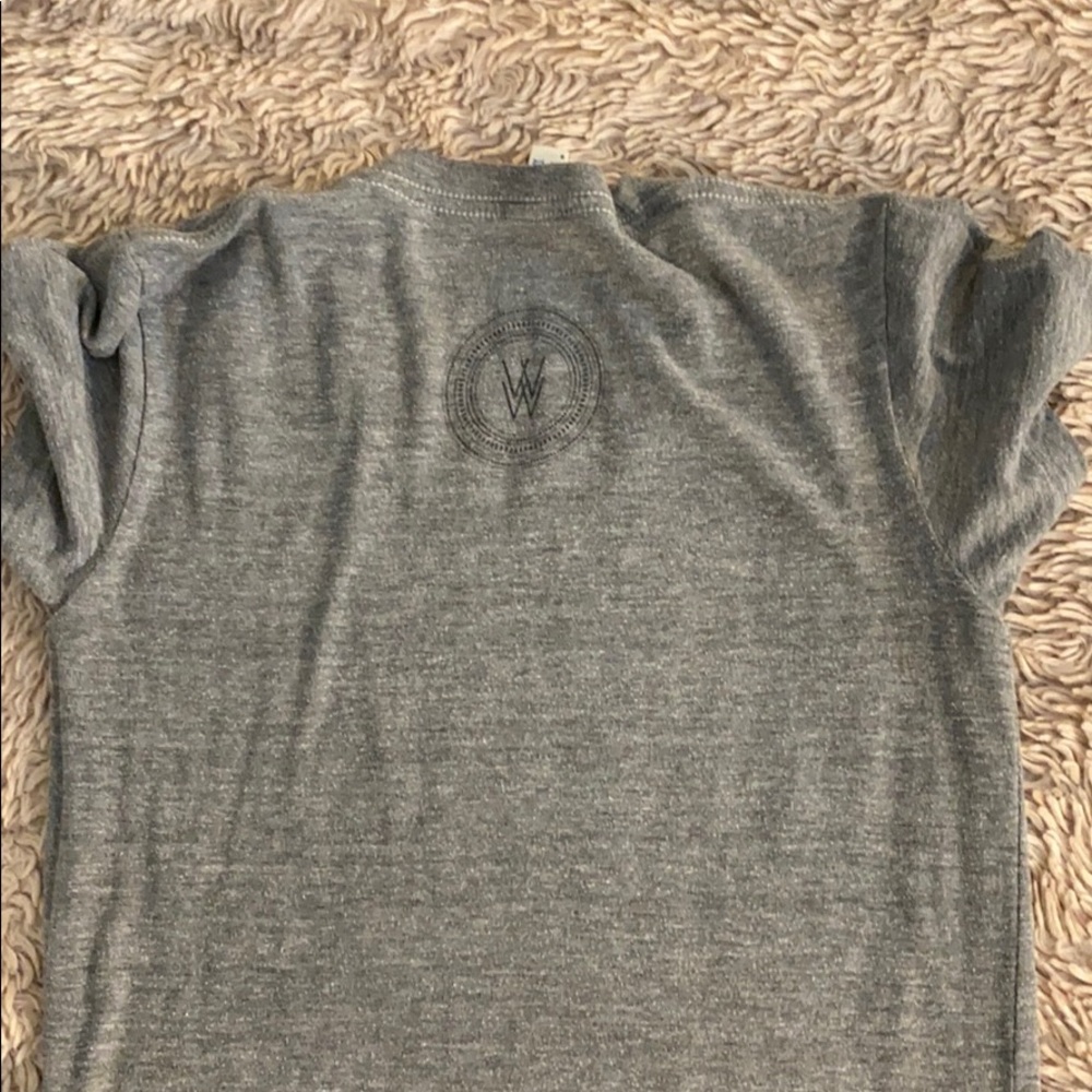 😻Grey tee - Picture 4 of 4